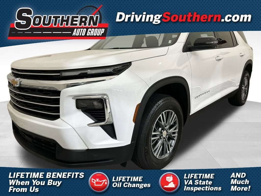 Used 2025 Chevrolet Traverse LT