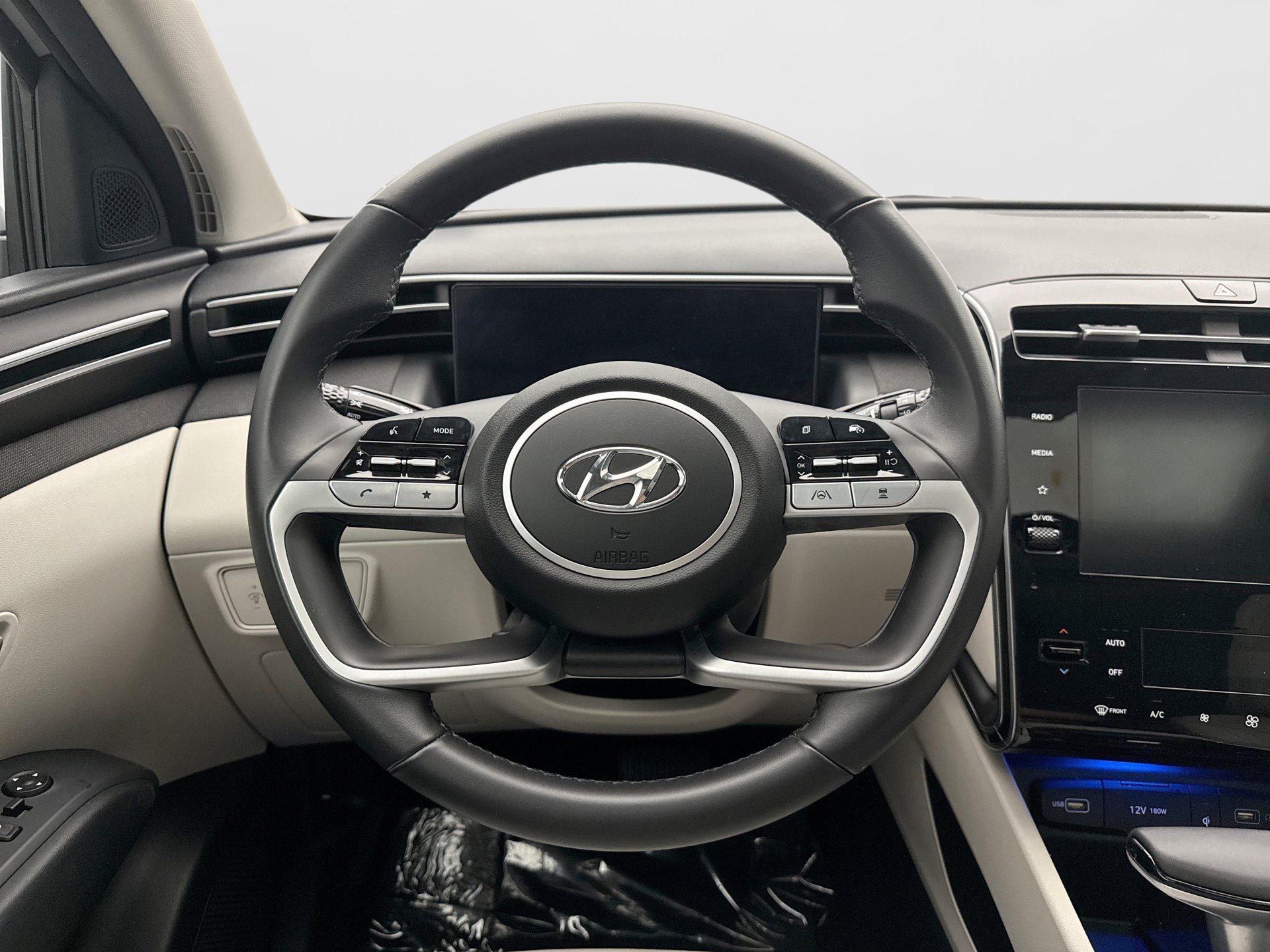 Used 2023 Hyundai Tucson SEL w/ Convenience Package AWD/4WD image 12