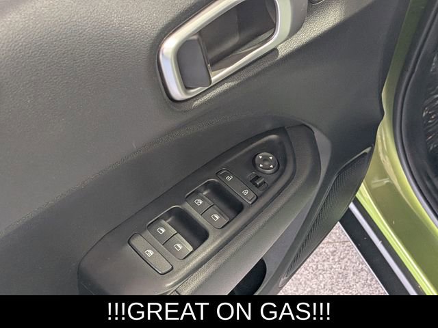 Used 2024 Hyundai Venue SEL image 15