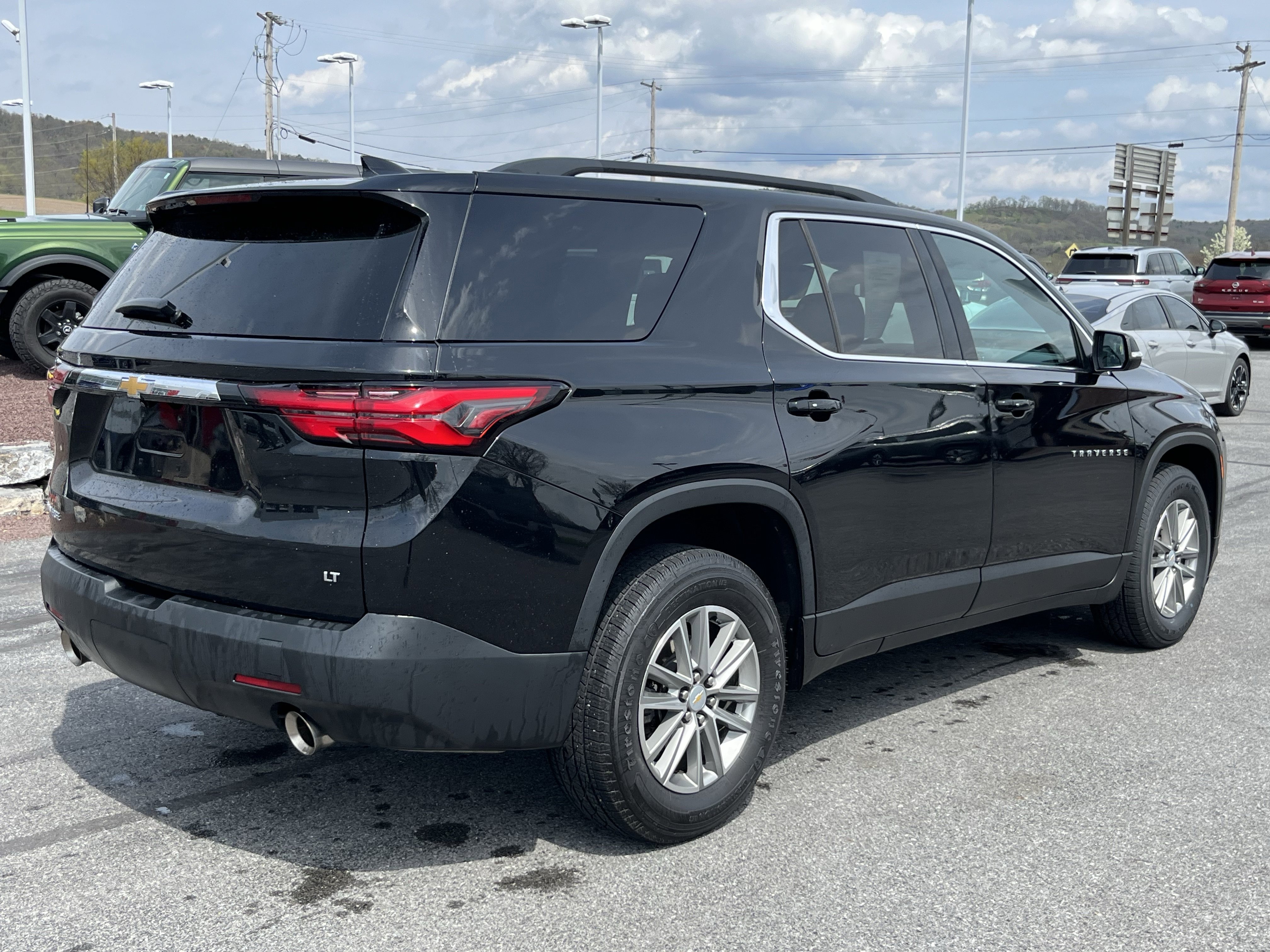 Used 2023 Chevrolet Traverse LT FWD video 3