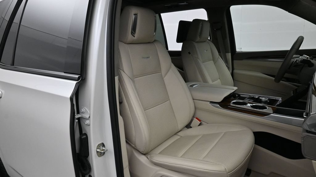 Certified 2025 Cadillac Escalade Sport Platinum w/ LPO, ONYX Package AWD/4WD image 17