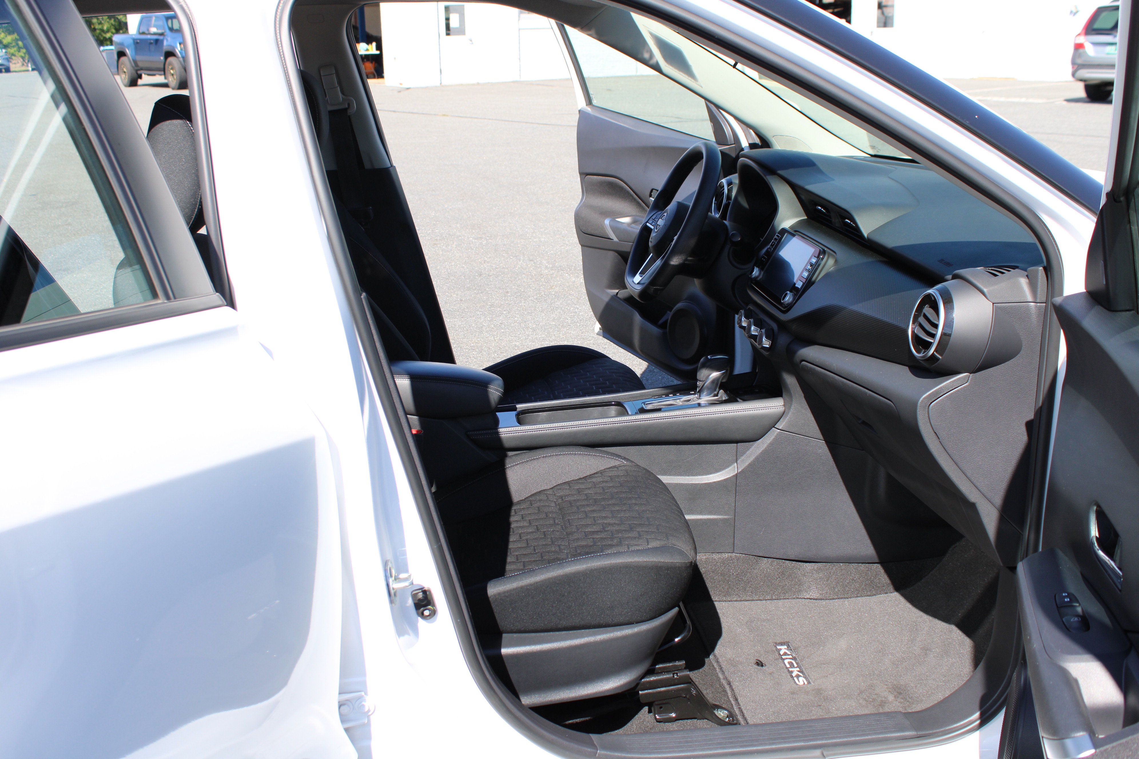 Used 2023 Nissan Kicks SV FWD image 18