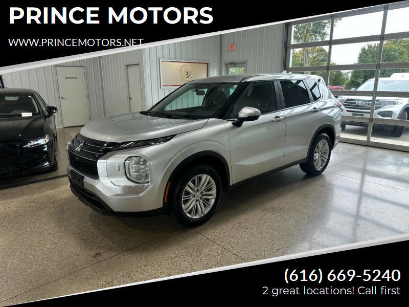 Used 2023 Mitsubishi Outlander ES image 1