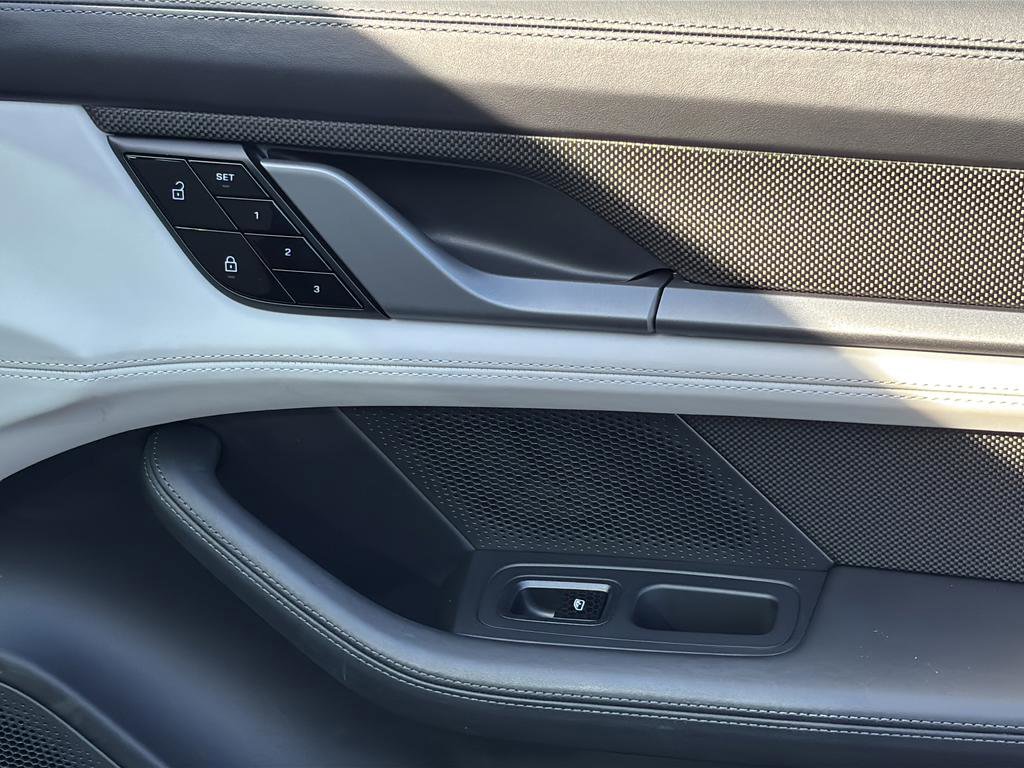 Used 2021 Porsche Taycan 4S image 38