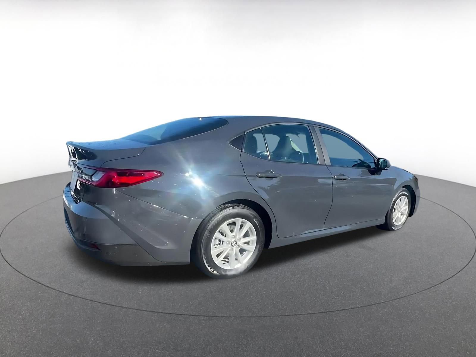 Used 2025 Toyota Camry LE image 12