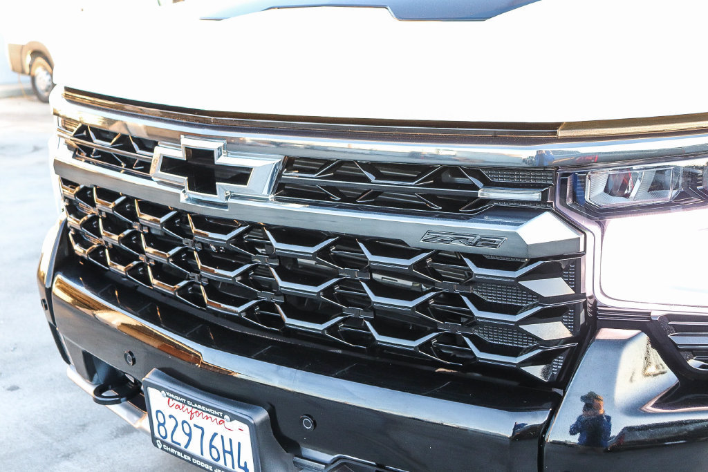 Used 2026 Chevrolet Silverado 1500 ZR2 w/ Dark Appearance Package AWD/4WD image 6