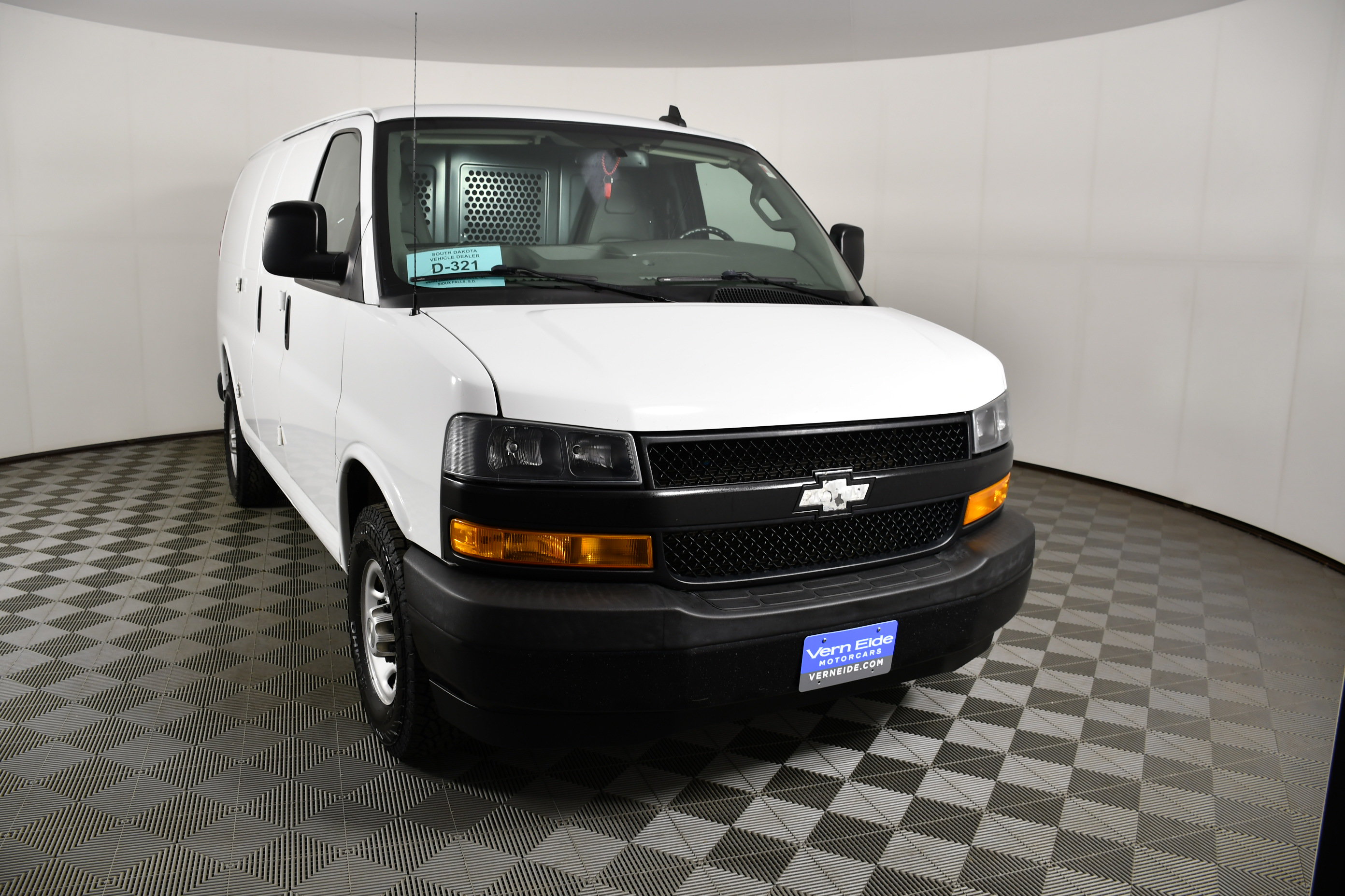 Used 2020 Chevrolet Express 2500 w/ Driver Convenience Package RWD image 3