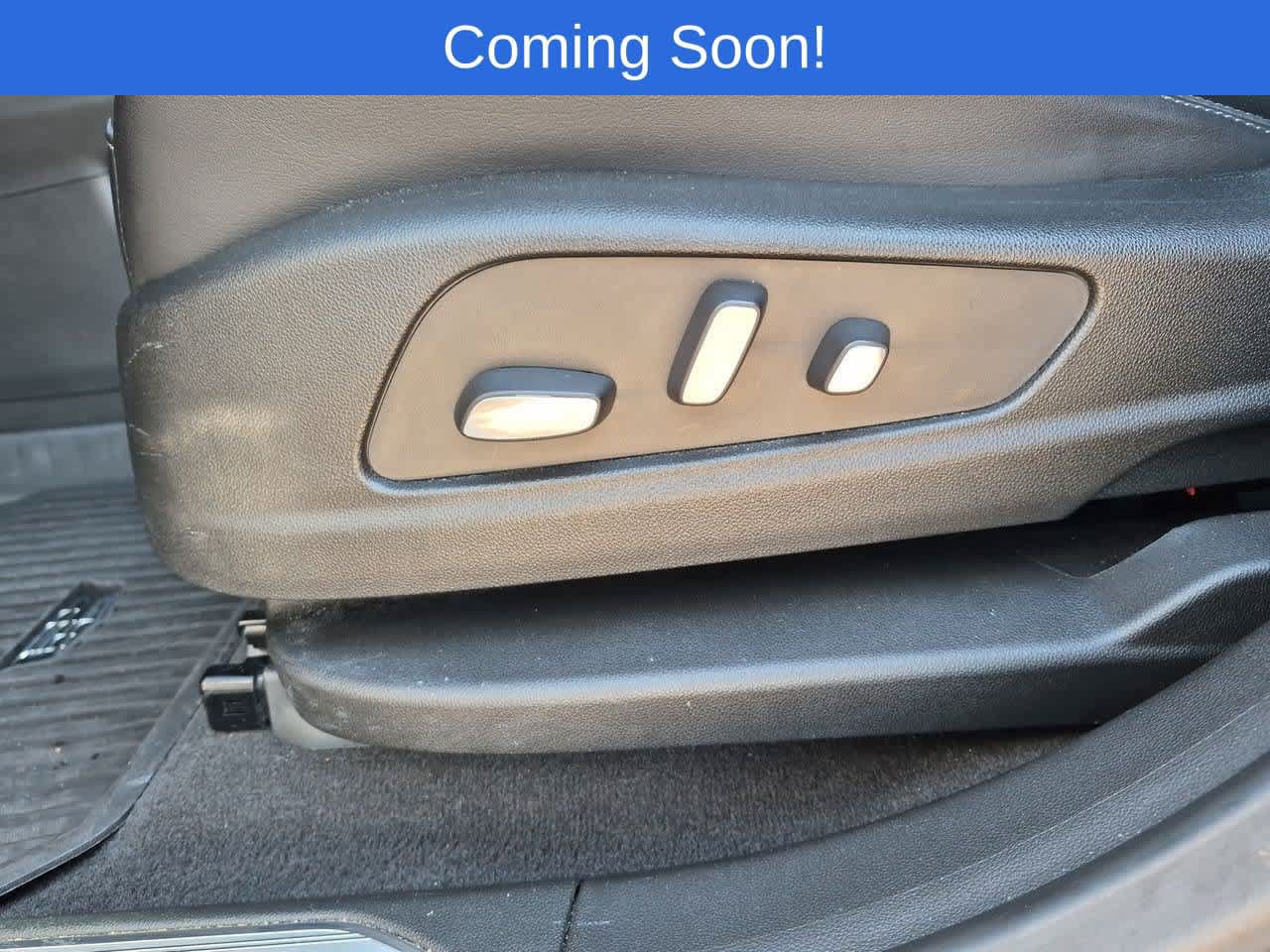 Used 2024 Cadillac XT5 Premium Luxury w/ LPO, Floor Liner Package AWD/4WD image 17