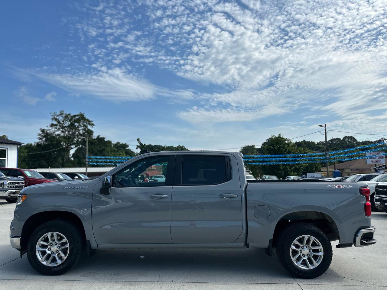 Used 2024 Chevrolet Silverado 1500 LT AWD/4WD image 4