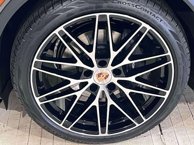 New 2026 Porsche Macan 4 Electric image 12