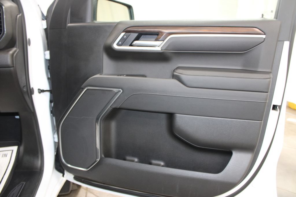Used 2025 GMC Sierra 1500 SLT AWD/4WD image 38