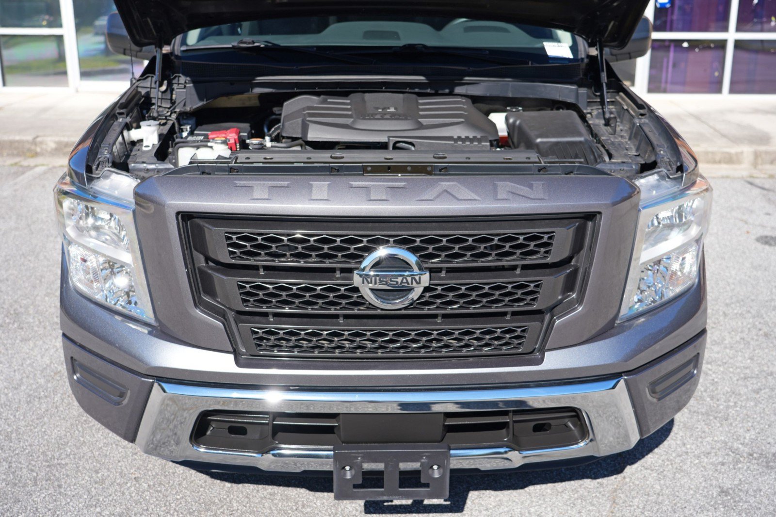 Used 2021 Nissan Titan SV RWD image 7