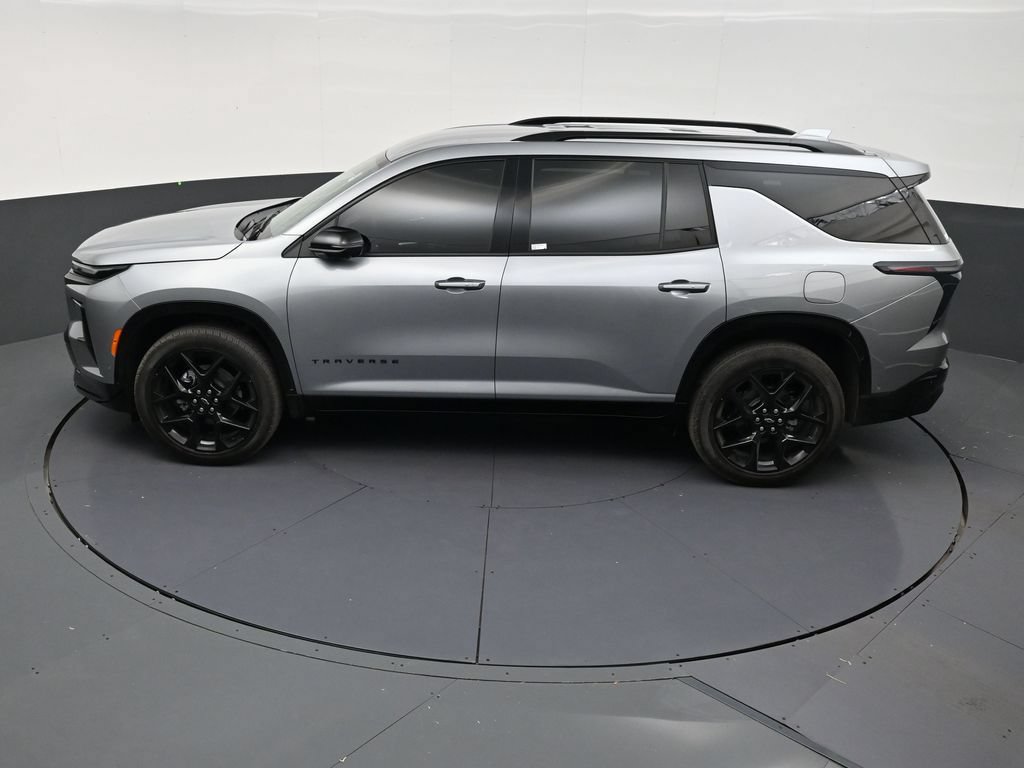 Used 2026 Chevrolet Traverse RS FWD image 14