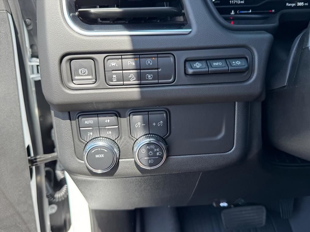 Used 2023 GMC Yukon XL AT4 w/ Technology Package AWD/4WD image 23