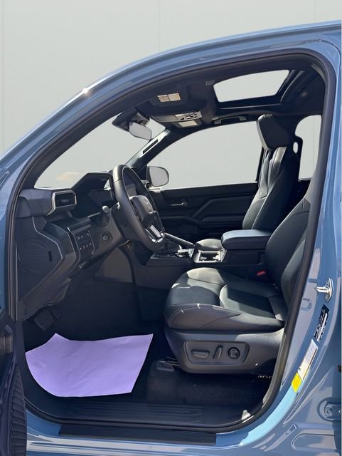 Used 2025 Toyota 4Runner Limited AWD/4WD image 13