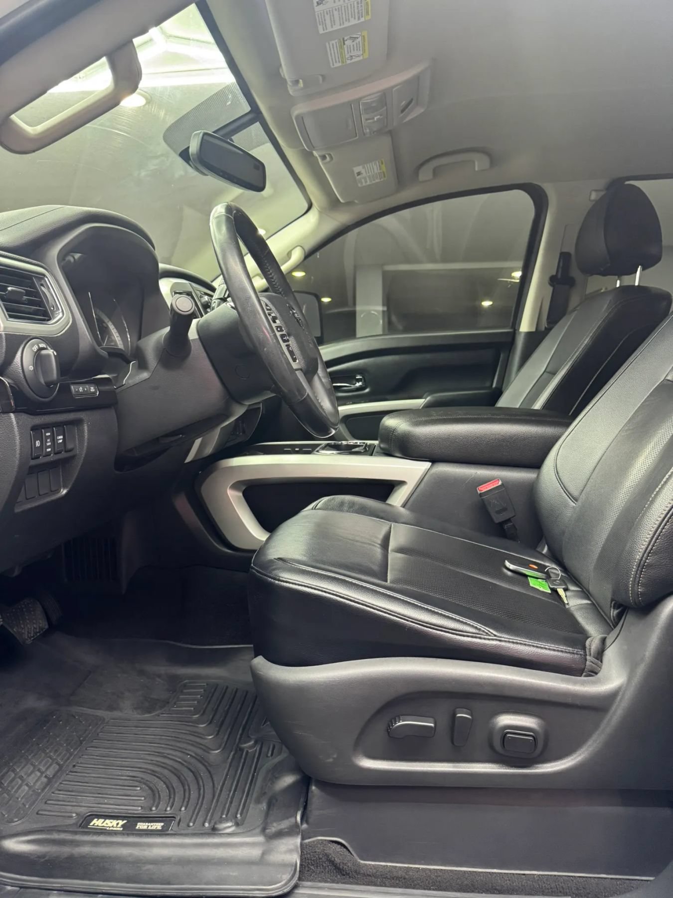 Used 2017 Nissan Titan SV RWD image 14