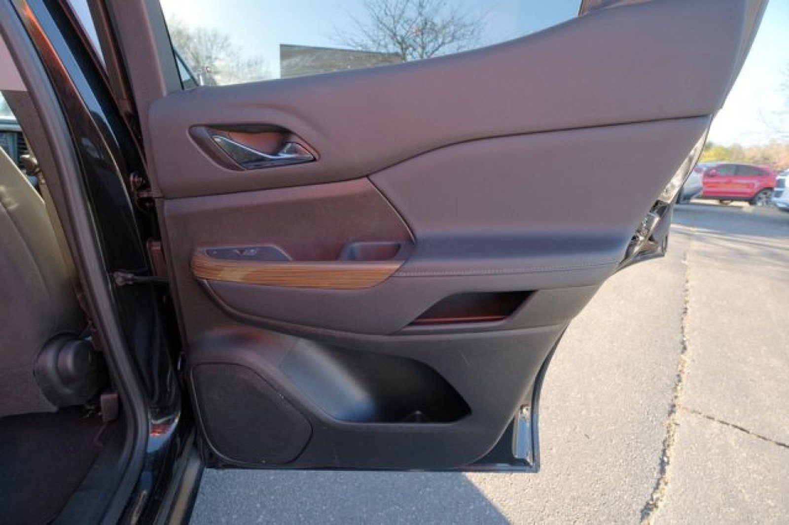 Used 2022 GMC Acadia SLE w/ Driver Convenience Package image 17