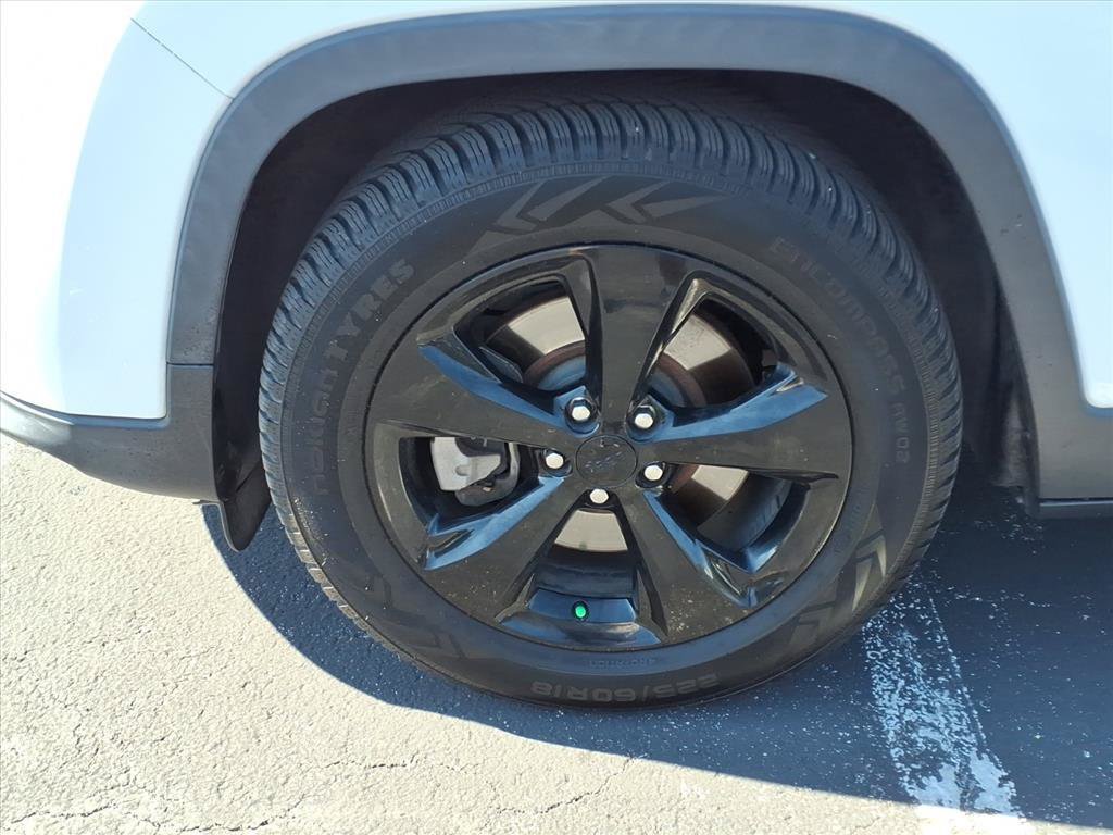 Used 2020 Jeep Cherokee Latitude Plus FWD image 16