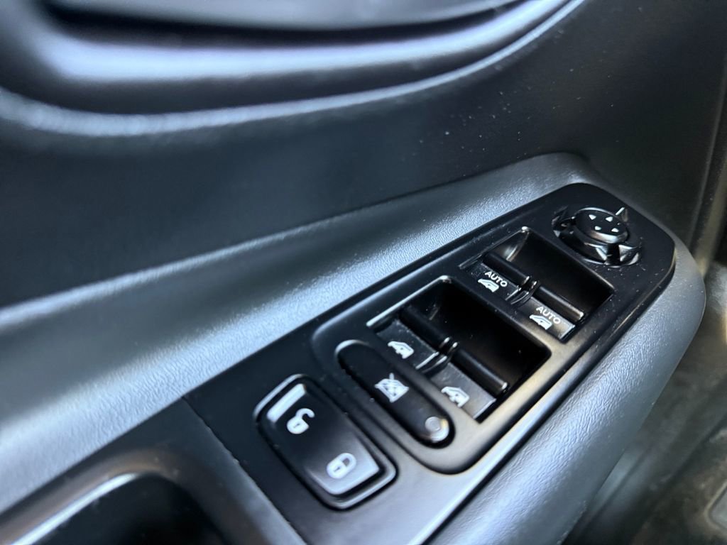 Used 2023 Jeep Renegade Latitude AWD/4WD image 28