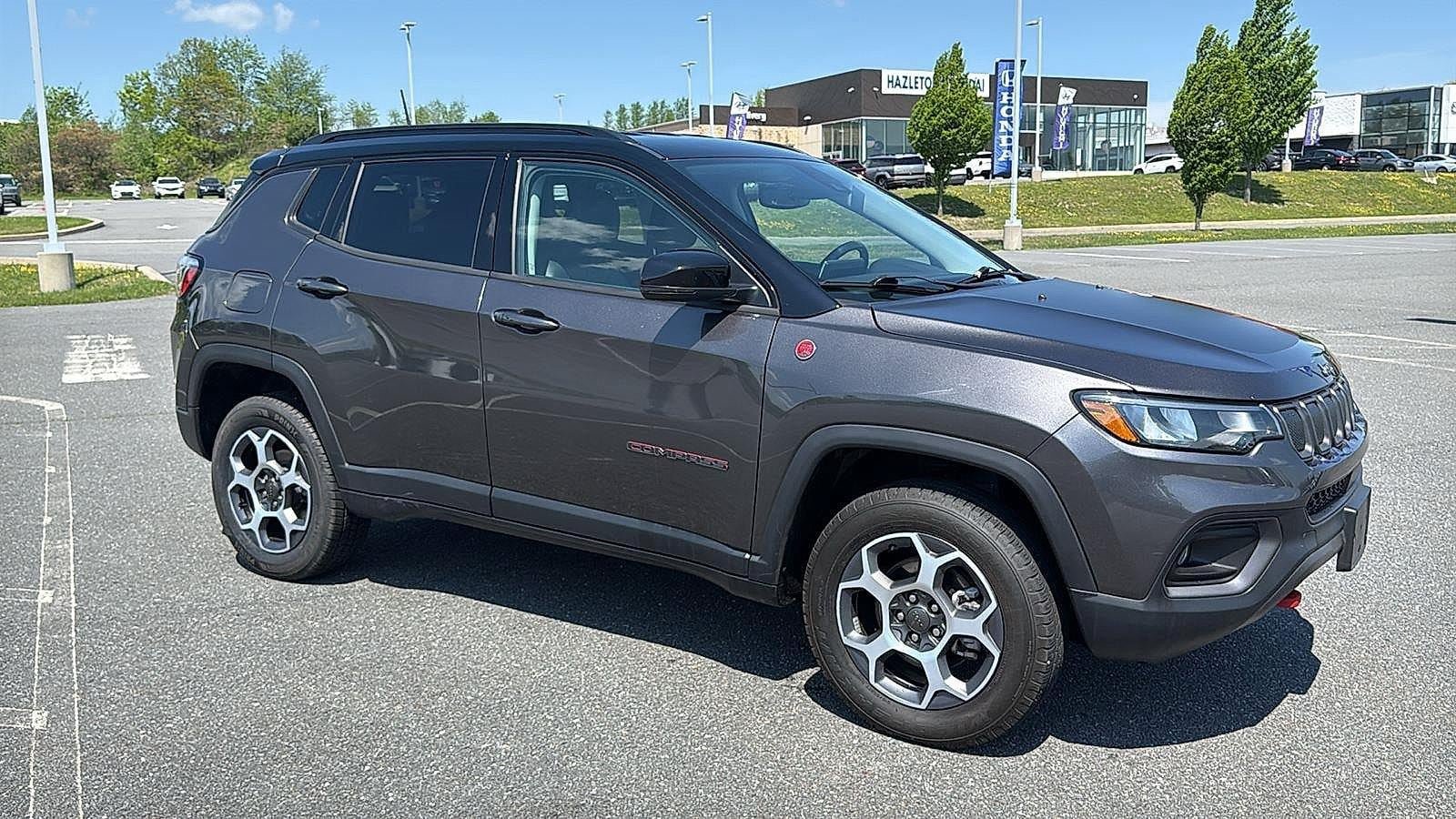 Used 2022 Jeep Compass Trailhawk w/ Trailhawk Convenience Group AWD/4WD image 2