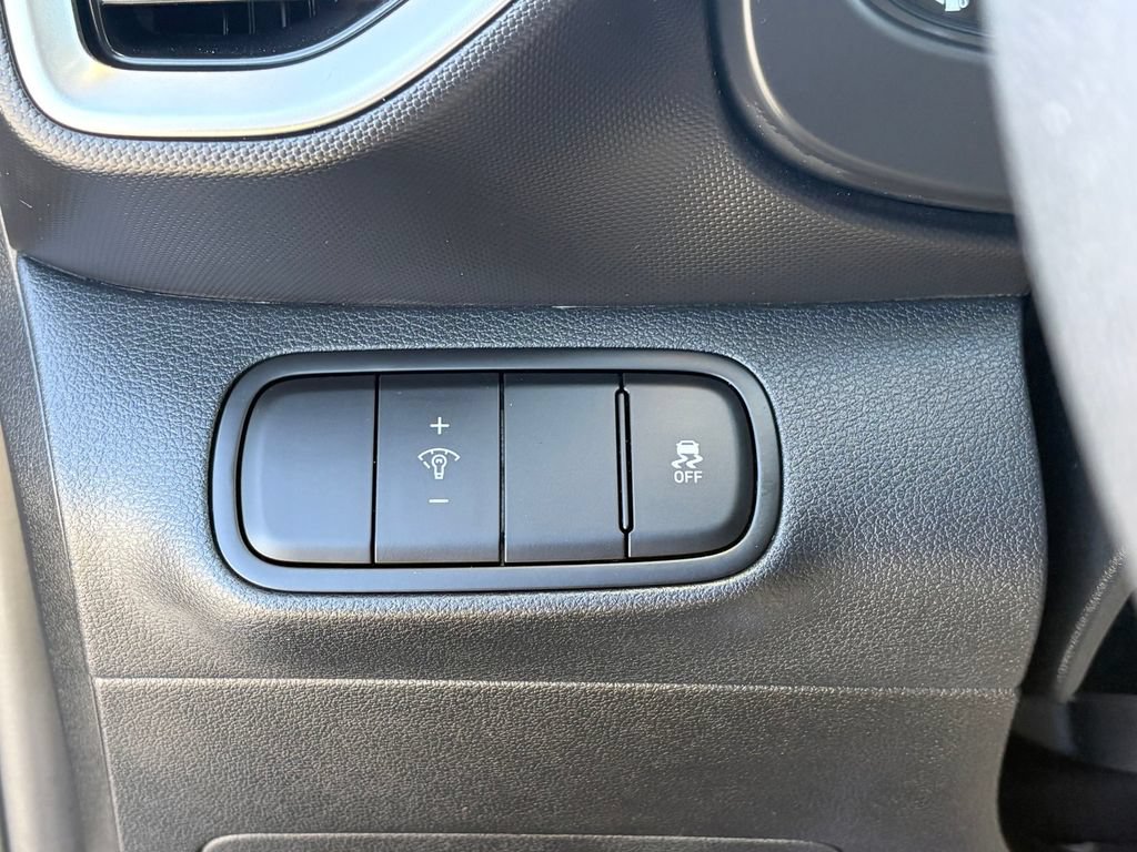 Used 2025 Hyundai Venue SE FWD image 21