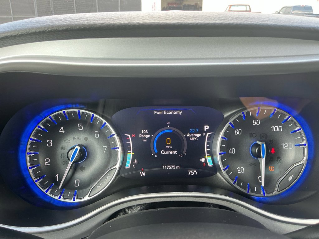 Used 2024 Chrysler Pacifica Touring FWD image 19