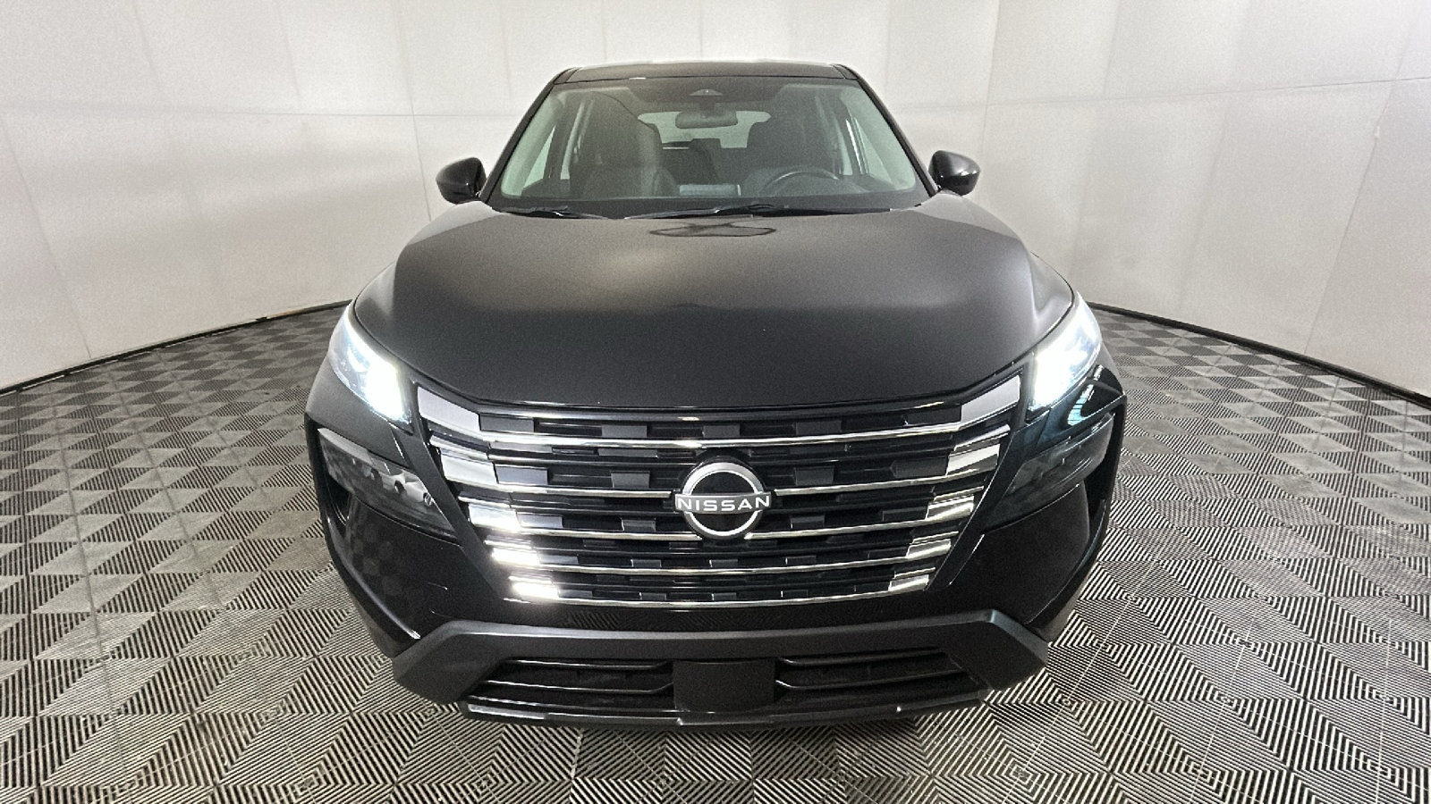 Used 2026 Nissan Rogue SV AWD/4WD image 8