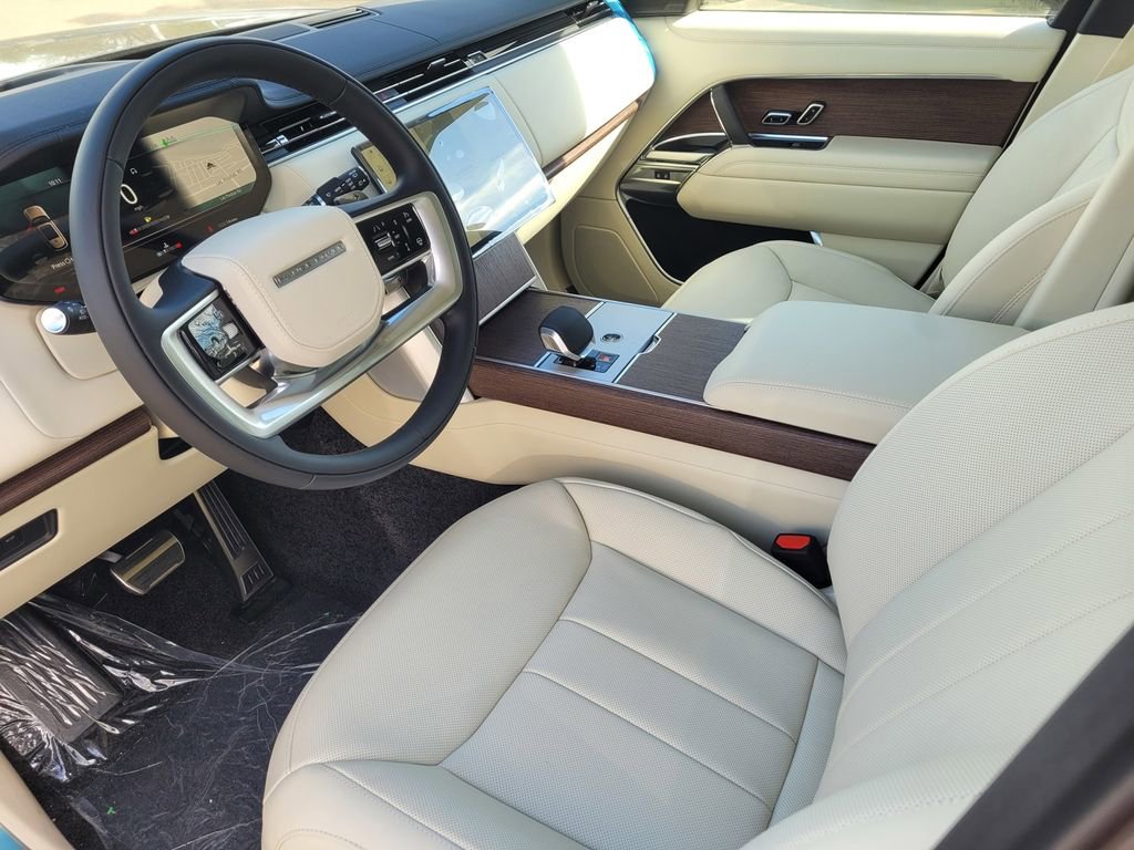 New 2025 Land Rover Range Rover SE image 13