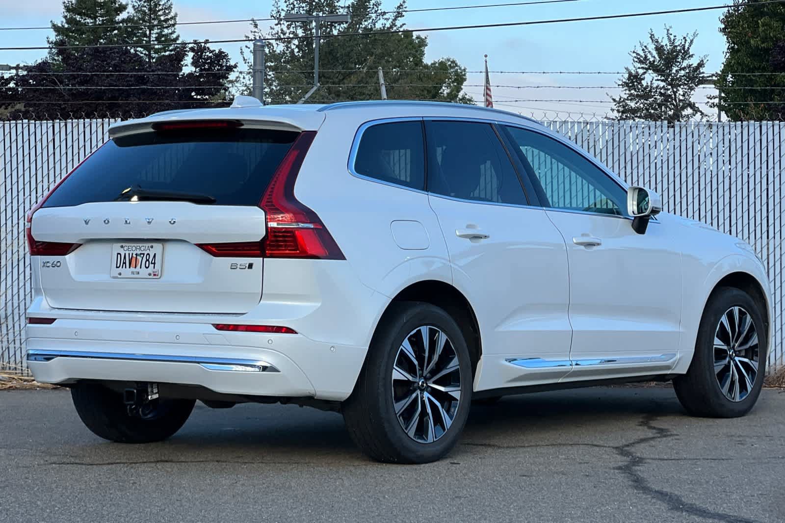 Used 2023 Volvo XC60 B5 Plus AWD/4WD image 3