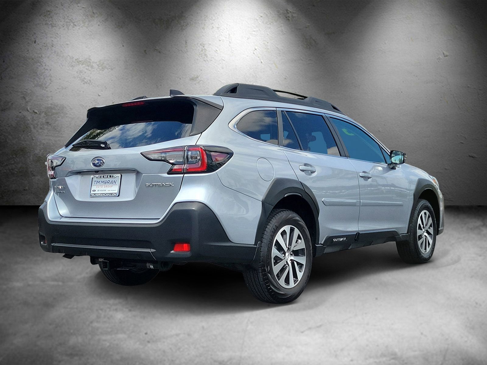 Used 2025 Subaru Outback Premium AWD/4WD image 3