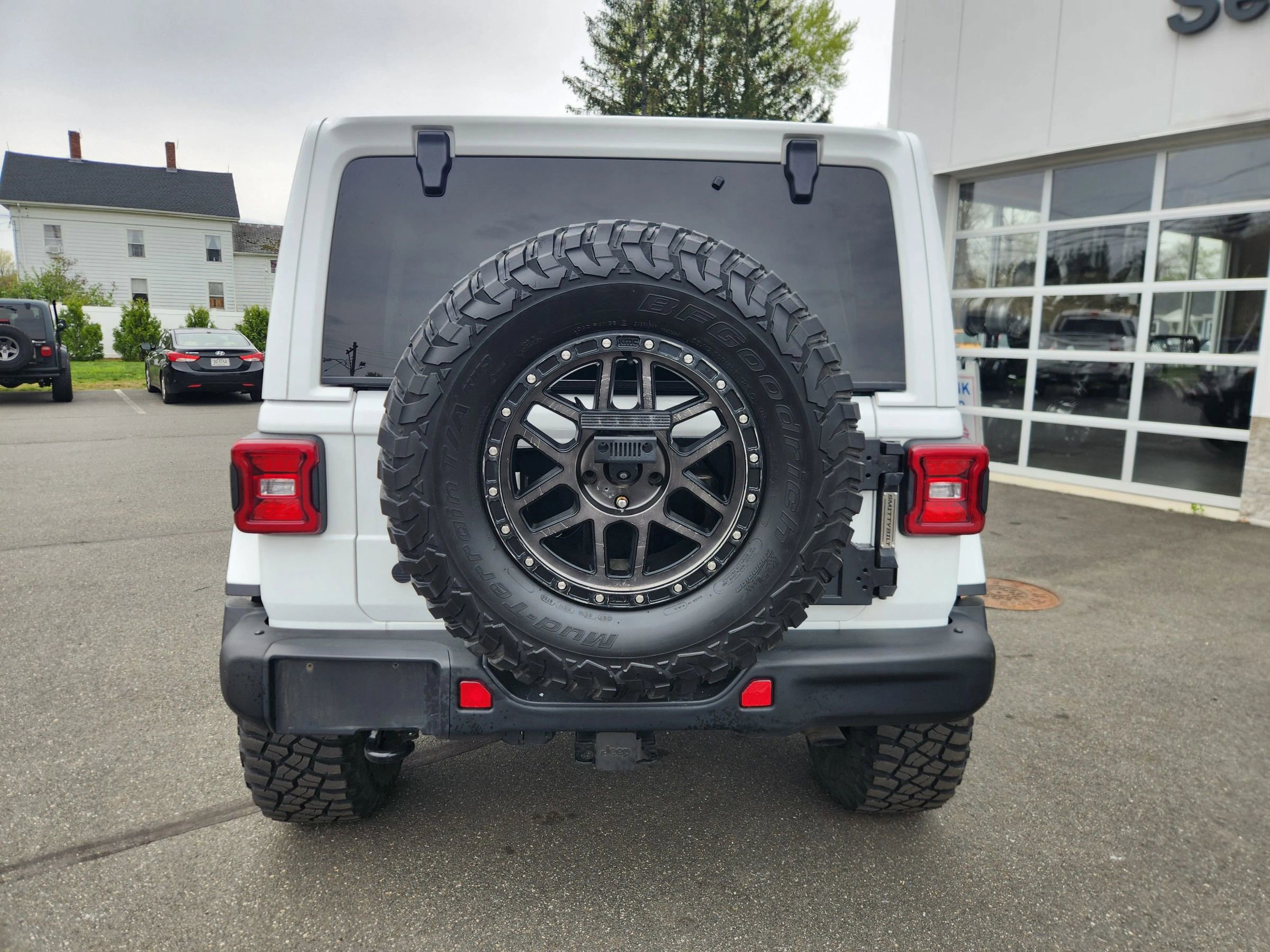 Used 2018 Jeep Wrangler Unlimited Sahara w/ Dual Top Group AWD/4WD image 14