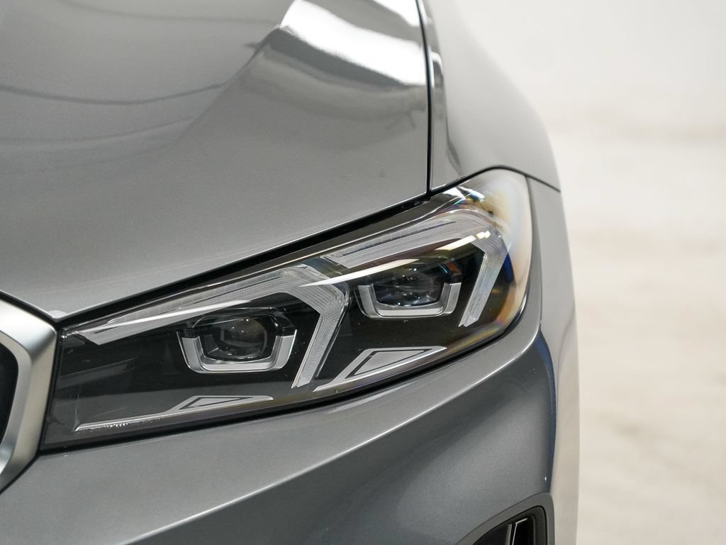 Used 2025 BMW 330i xDrive Sedan w/ M Sport Package AWD/4WD image 9