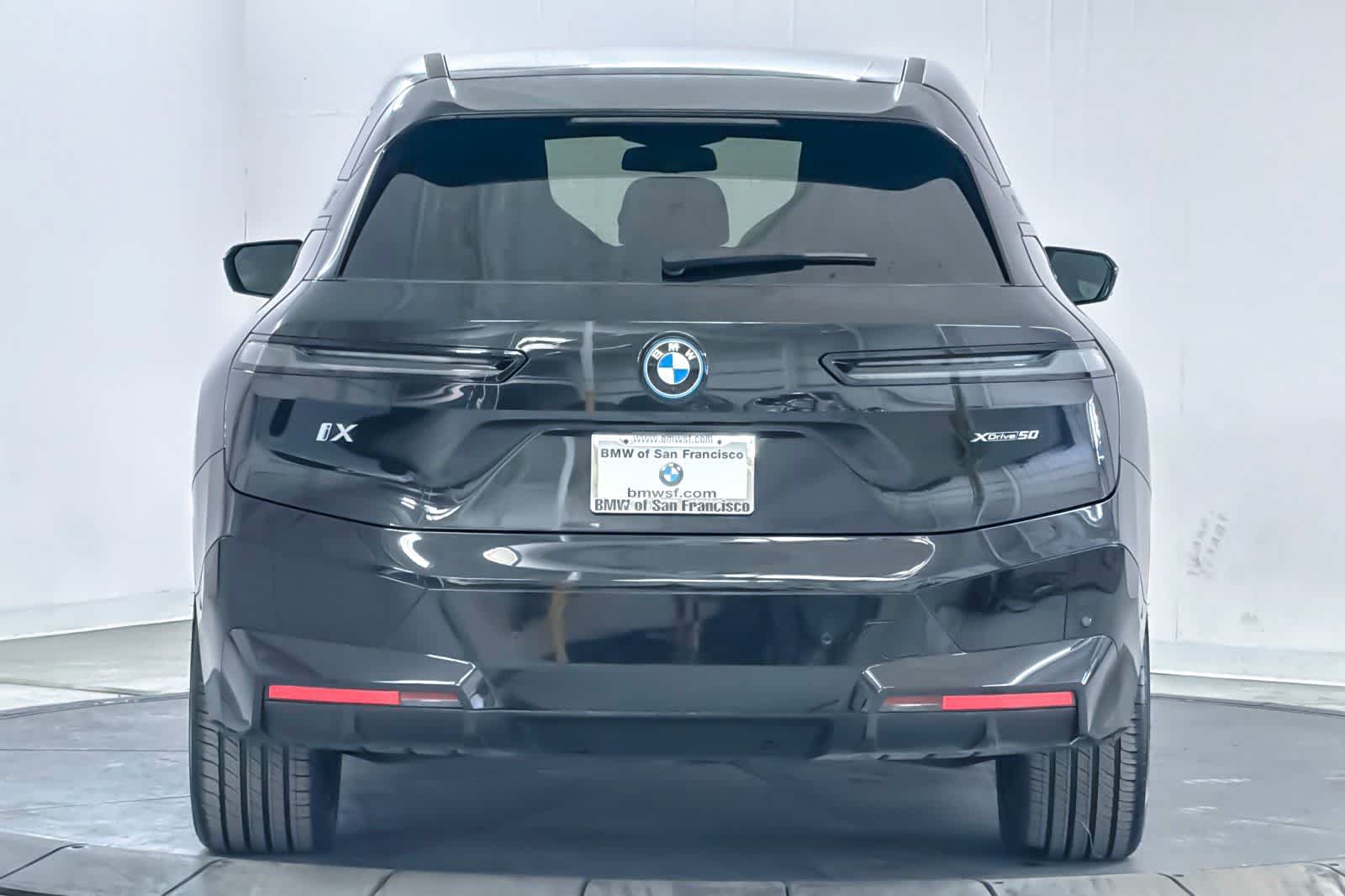Used 2024 BMW iX xDrive50 w/ Sport Package AWD/4WD image 7