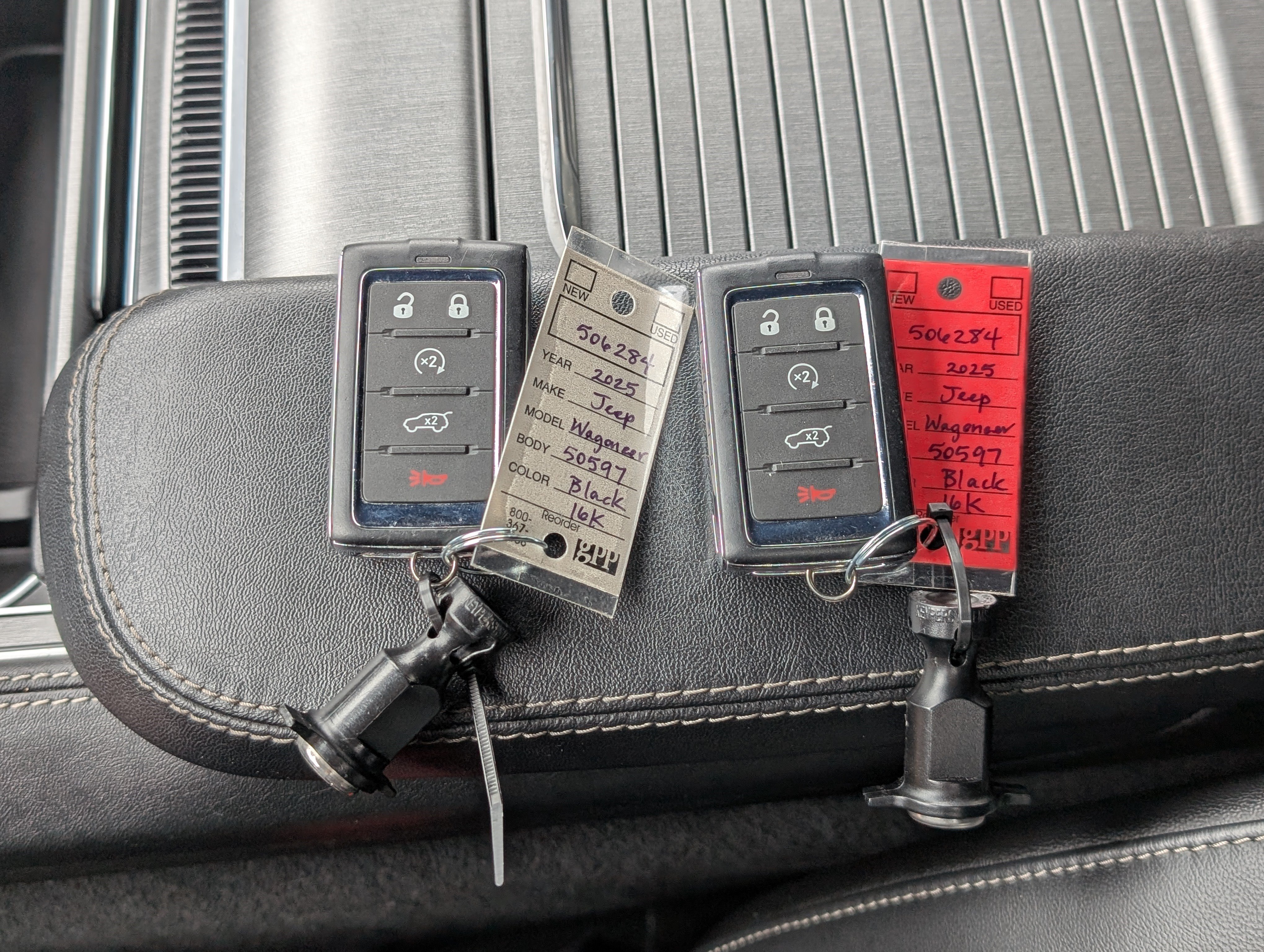 Used 2025 Jeep Wagoneer 4WD image 37