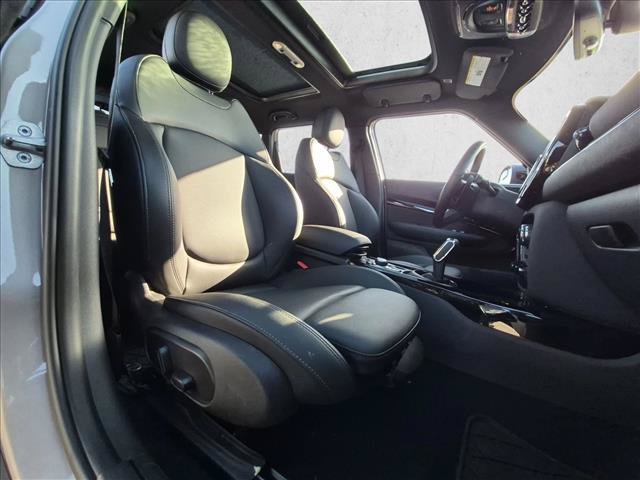 Used 2022 MINI Cooper Clubman S w/ Premium Package AWD/4WD image 17