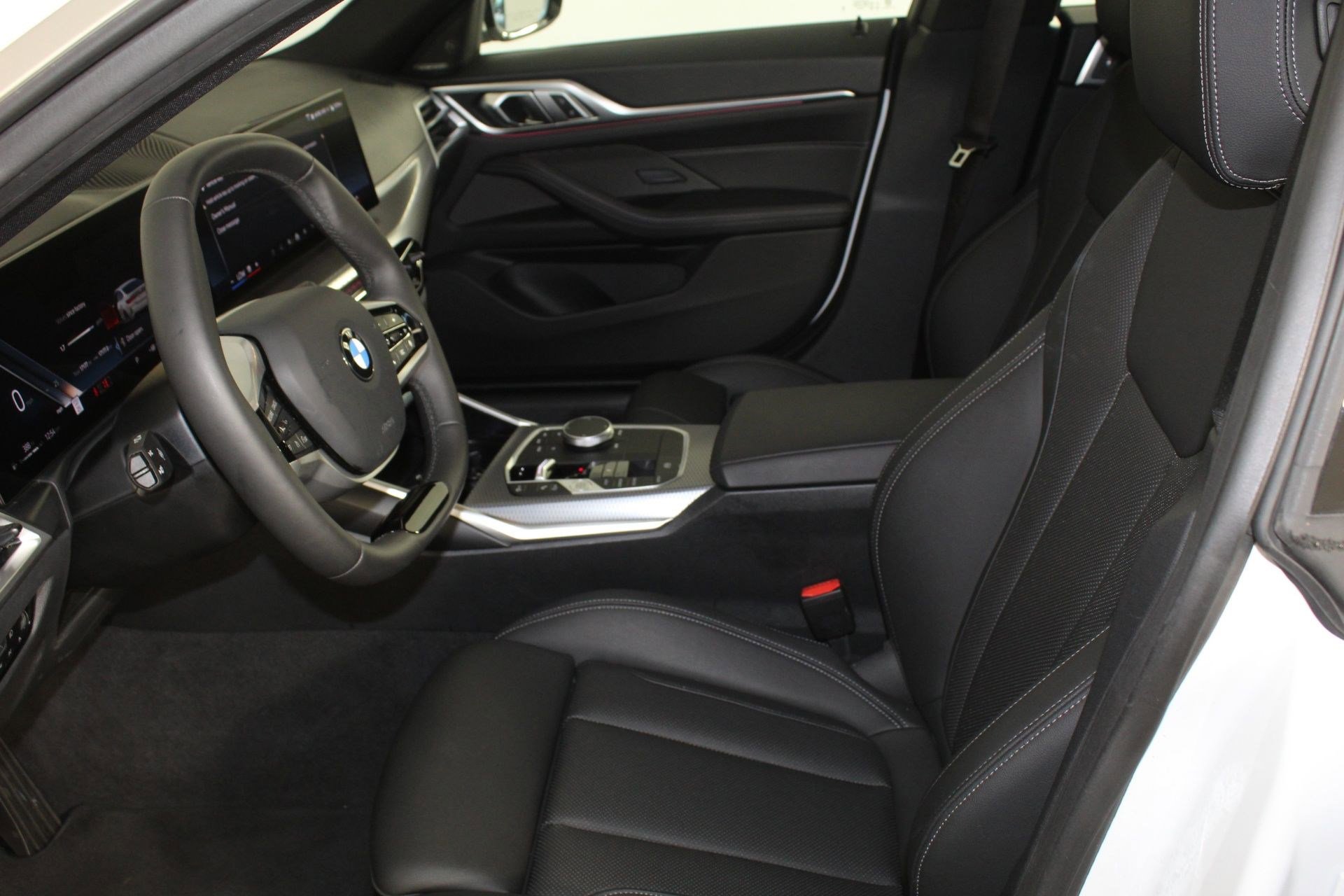 Used 2025 BMW 430i xDrive w/ Premium Package image 5