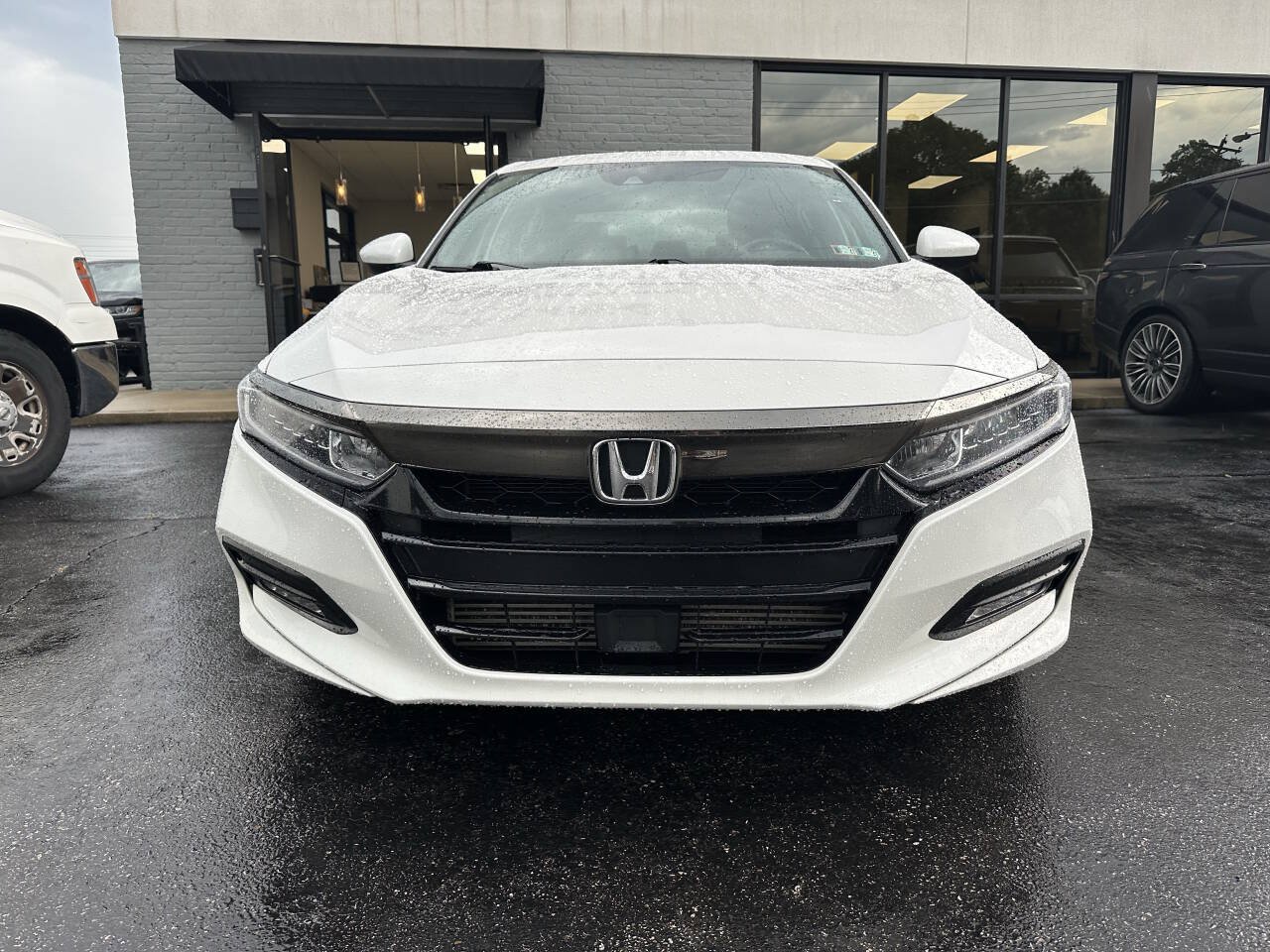 Used 2018 Honda Accord Sport image 2