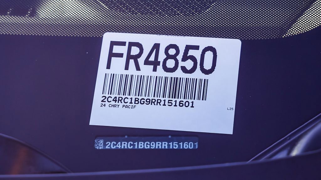 Certified 2024 Chrysler Pacifica Touring-L image 29