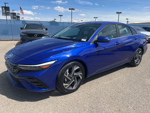 Used 2025 Hyundai Elantra Limited image 8