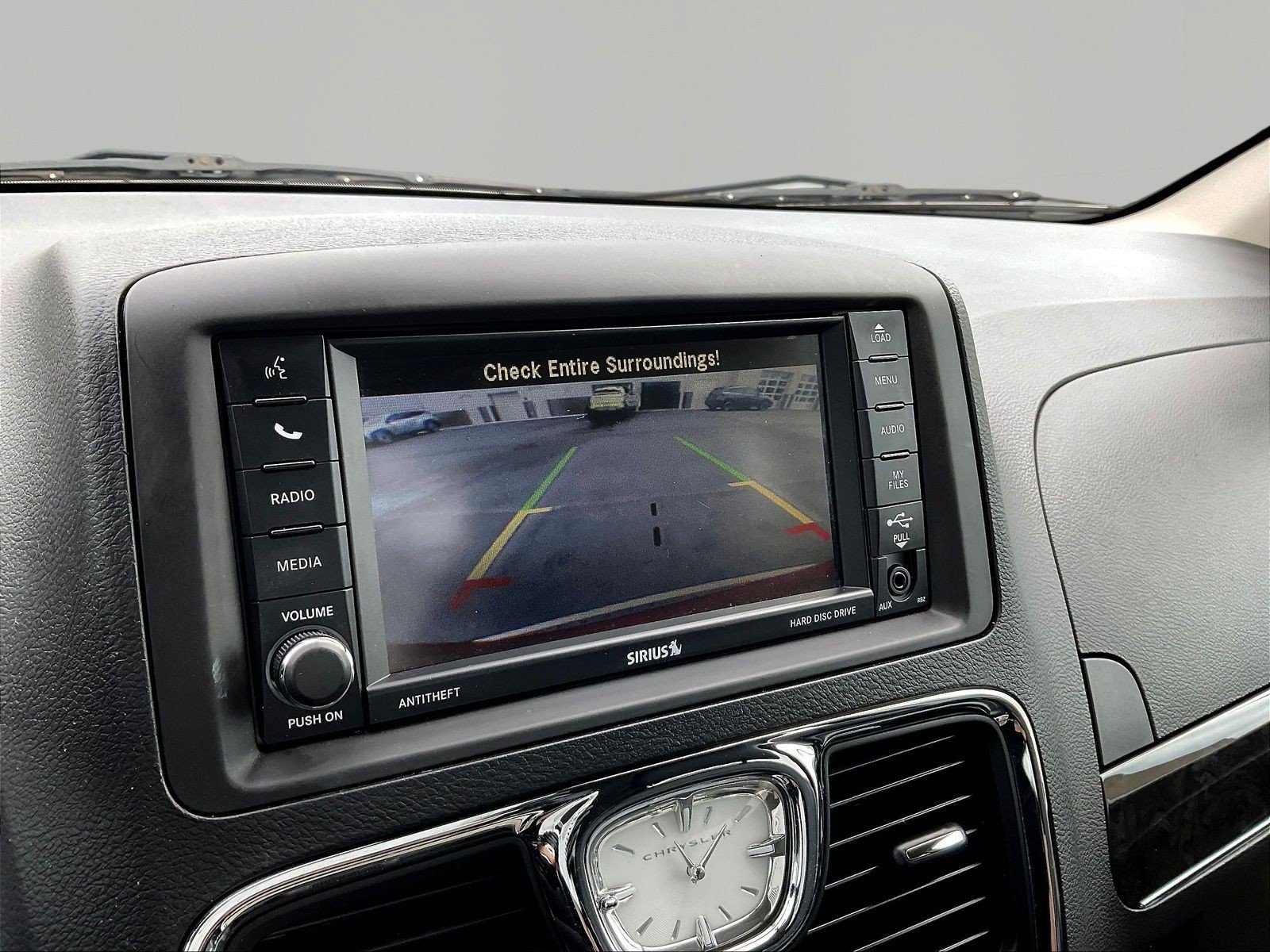 Used 2013 Chrysler Town & Country Touring-L w/ Premium Group FWD image 13