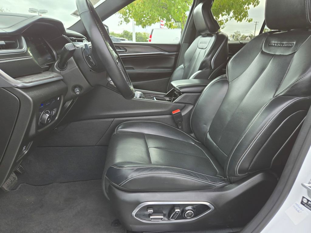 Used 2022 Jeep Grand Cherokee Overland w/ Advanced Protech Group III image 22