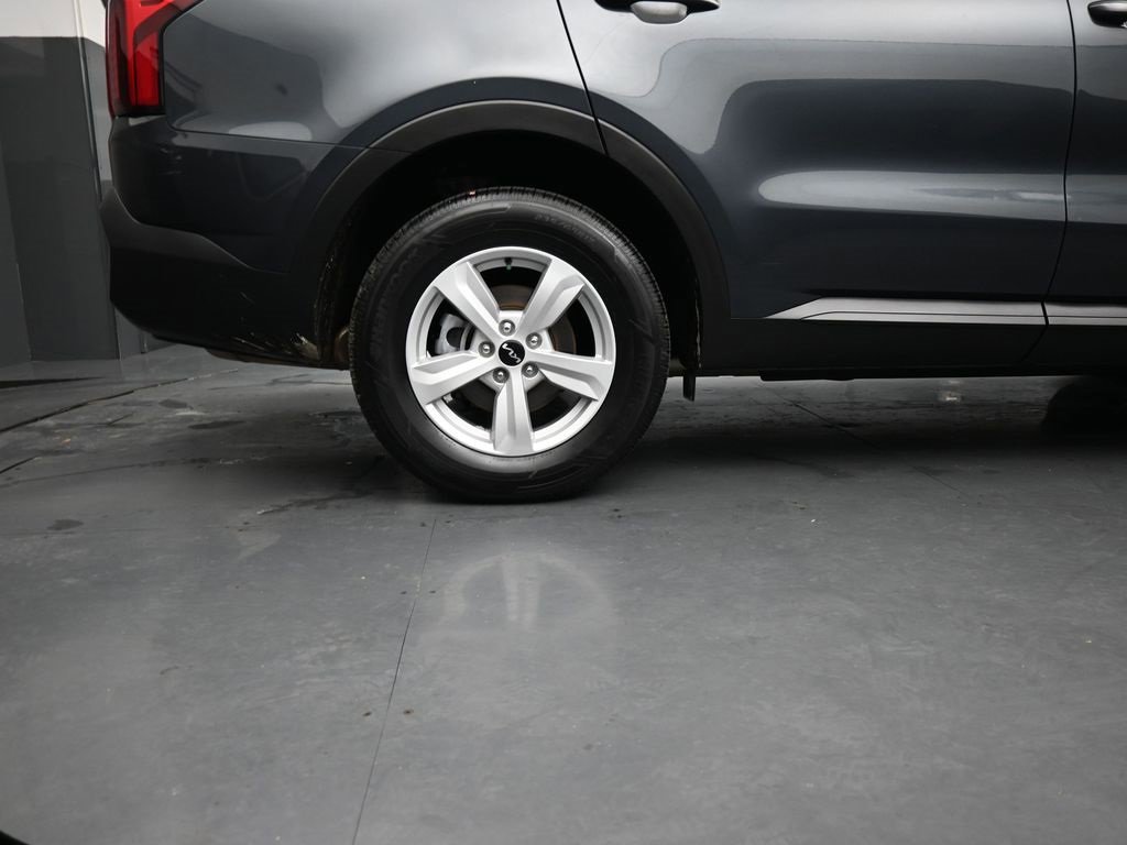Used 2023 Kia Sorento LX image 10