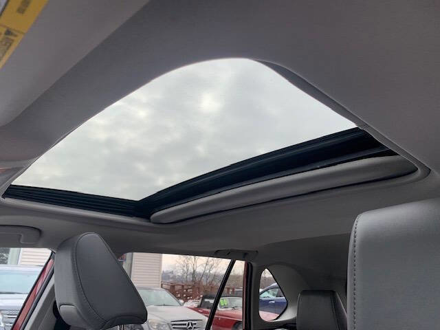 Used 2021 Toyota RAV4 XLE Premium image 4