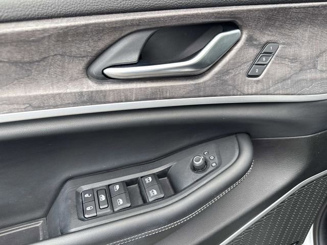 Used 2022 Jeep Grand Cherokee L Limited w/ Black Appearance Package RWD image 19