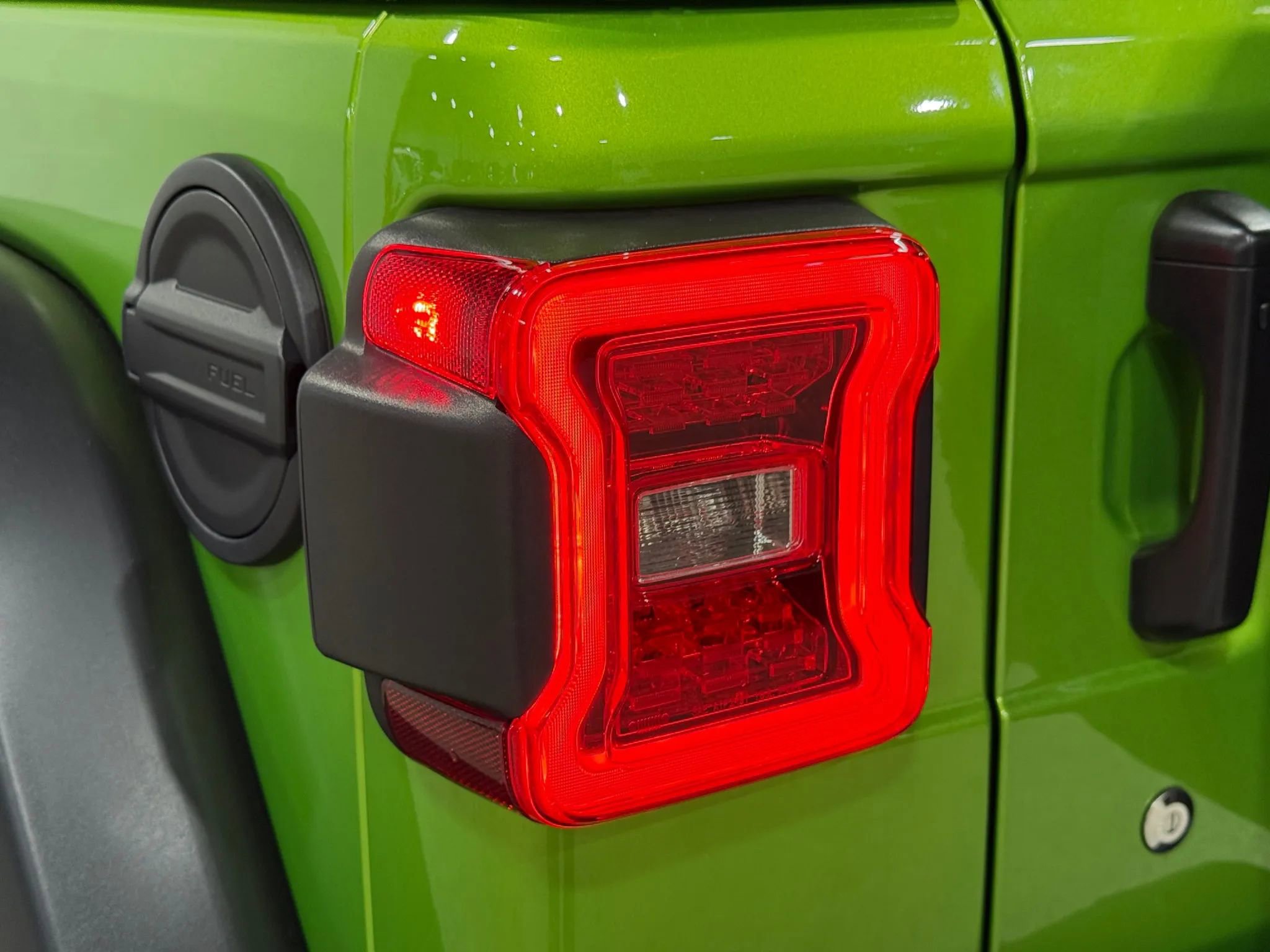 Used 2018 Jeep Wrangler Unlimited Rubicon w/ Dual Top Group image 77