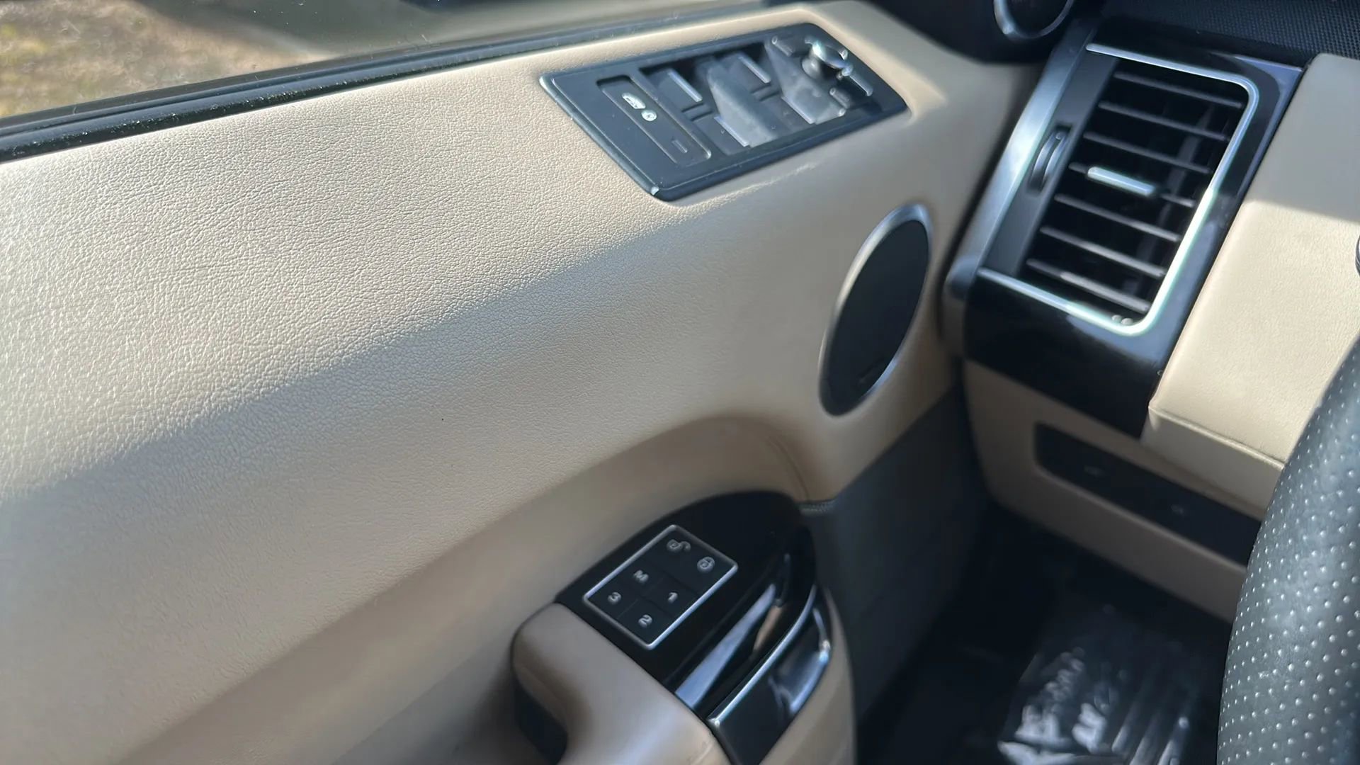 Used 2016 Land Rover Range Rover Sport HSE image 45