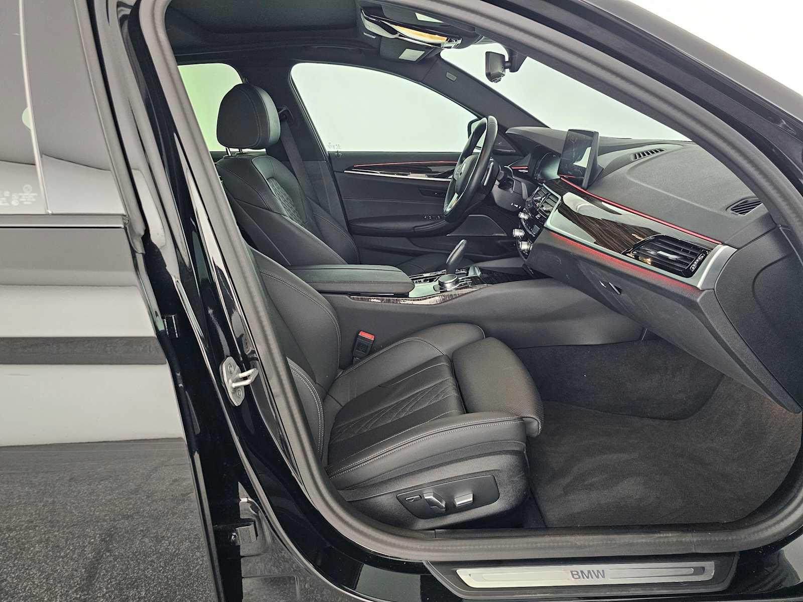 Used 2023 BMW 530e w/ Premium Package RWD image 10