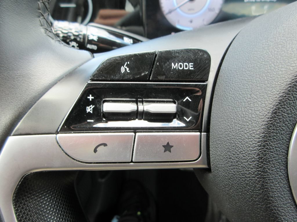 Used 2025 Hyundai Elantra SEL FWD image 23
