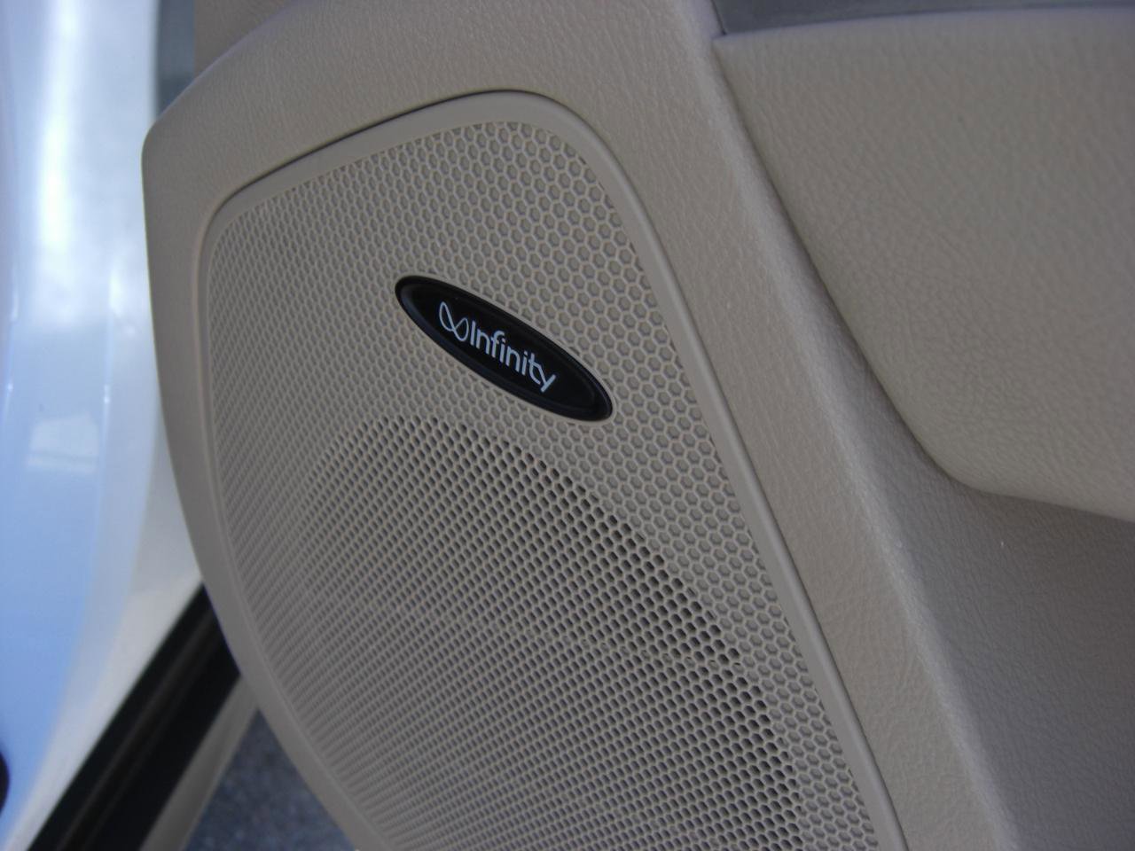 Used 2011 Hyundai Santa Fe Limited w/ Navigation Pkg 4 image 21