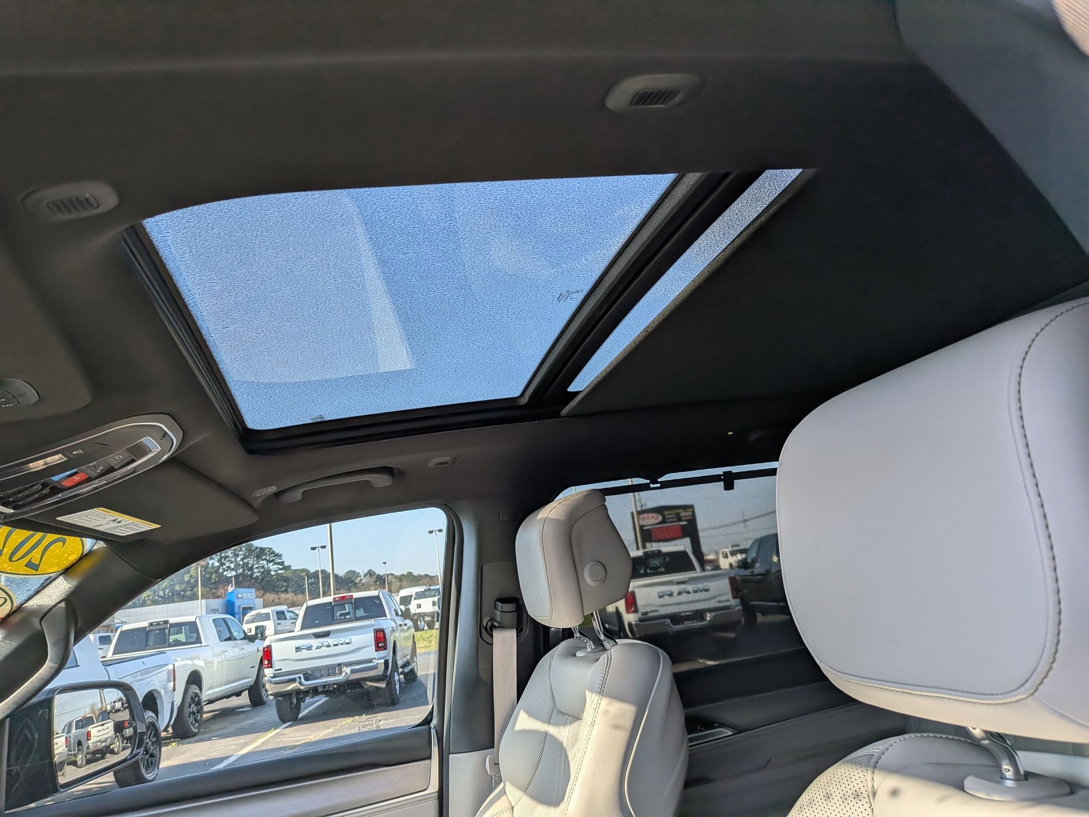 Certified 2025 Jeep Wagoneer Series III w/ Premium Group I image 15